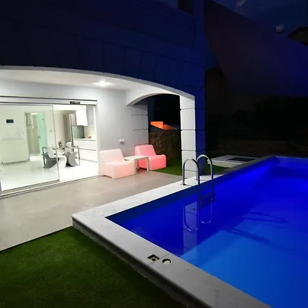 아파트 Alpha Delta Pool