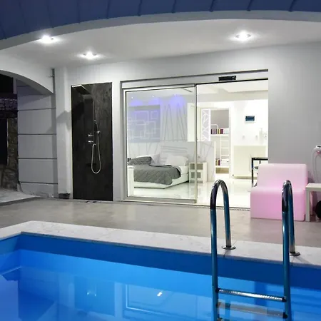 Alpha Delta Pool 아파트 PalaiónTsiflíkion