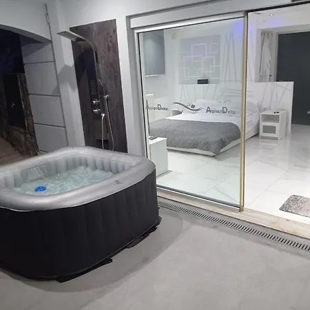 Alpha Delta Pool 아파트