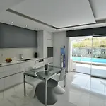 Apartment Alpha Delta Pool *