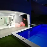 Apartment Alpha Delta Pool