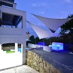 Alpha Delta Pool Apartment