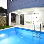 Apartment Alpha Delta Pool Palaiontsiflikion