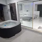 Alpha Delta Pool Apartment