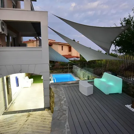 Alpha Delta Pool Palaiontsiflikion