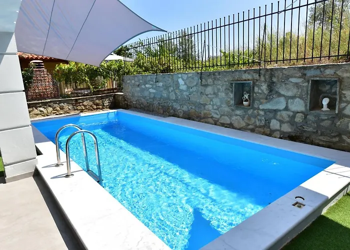 Alpha Delta Pool PalaiónTsiflíkion