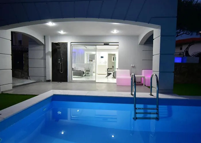 Alpha Delta Pool * PalaiónTsiflíkion